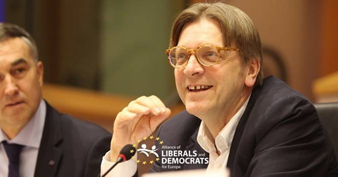 Verhofstadt: „Kommission sollte kleine, aber effektive europäische Regierung sein“