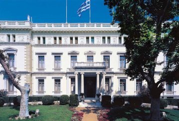 Ekaterini Sakellaropoulou devient la première femme présidente en Grèce