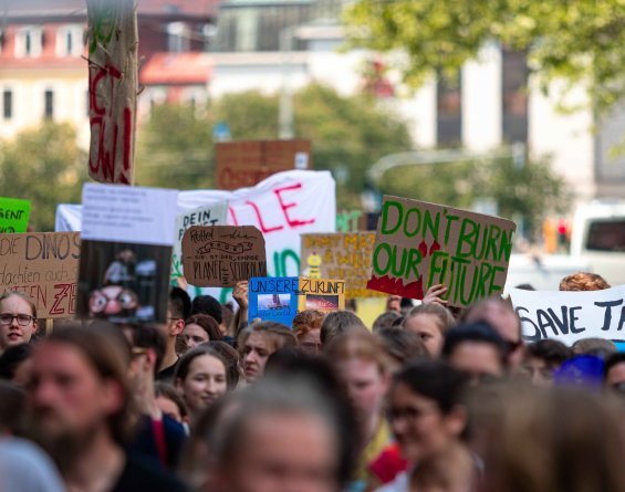 Blocage des lycées en France : la colère des lycéens gronde aussi en Europe
