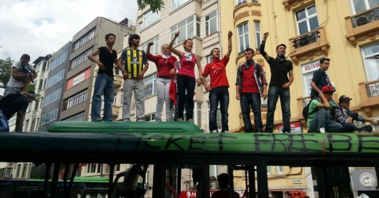« Sur la place Taksim pour dire NON à l'atteinte aux libertés »