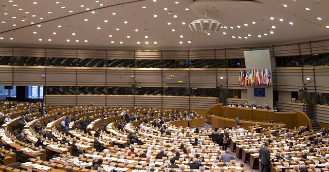 Le vote aux élections du Parlement Européen ? Enjeux, nécessités et critiques