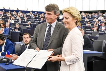 Timide élection à la Présidence de la Commission européenne pour Ursula von der Leyen