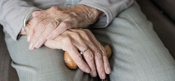Femmes, âgées, immigrées en Europe : déconstruire le mythe du “bien vieillir”