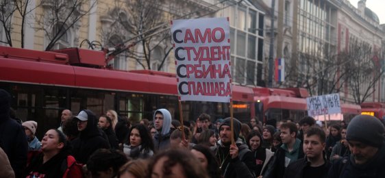 Entre démocratie et autocratie : la Serbie doit faire un choix