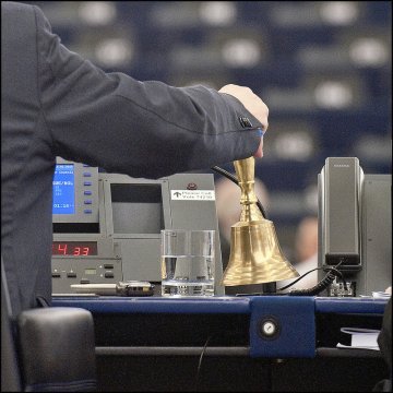 En quoi le Parlement européen doit-il refuser ce budget ?