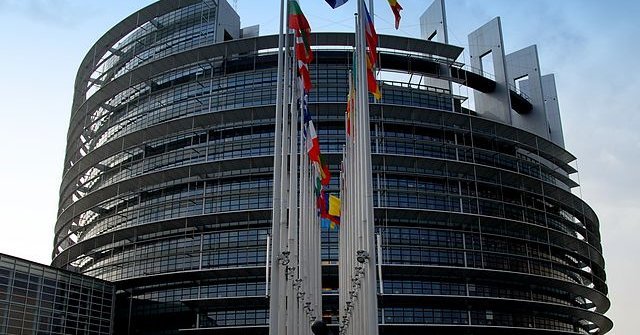 Democrazia: sovranità al popolo, certo, ma a quale popolo?