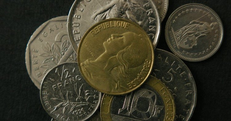 Mardi 13 décembre 2011 : Nicolas Sarkozy rétablit le franc