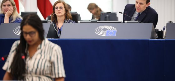 « Hubs de retour » : Une réforme qui externalise les retours migratoires hors de l'Union européenne