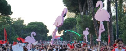 En Albanie, la “Révolution des flamants roses” embrase la capitale Tirana