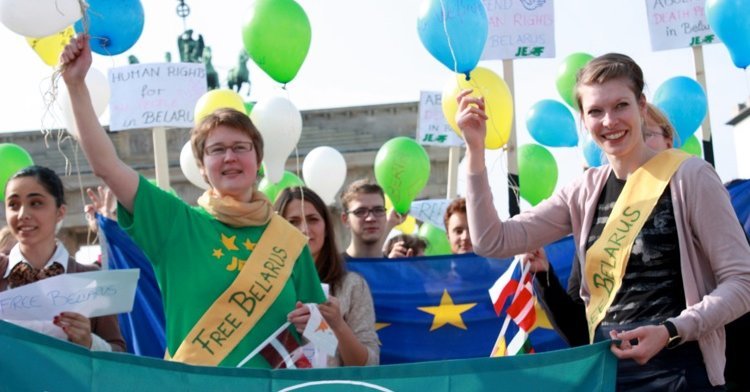Junge Europäer demonstrieren für ein freies Belarus (Weißrussland)