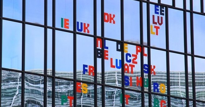 European political parties: a misdirected debate
