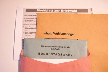 Von der Couch aus wählen – Die Briefwahl unter der Lupe 