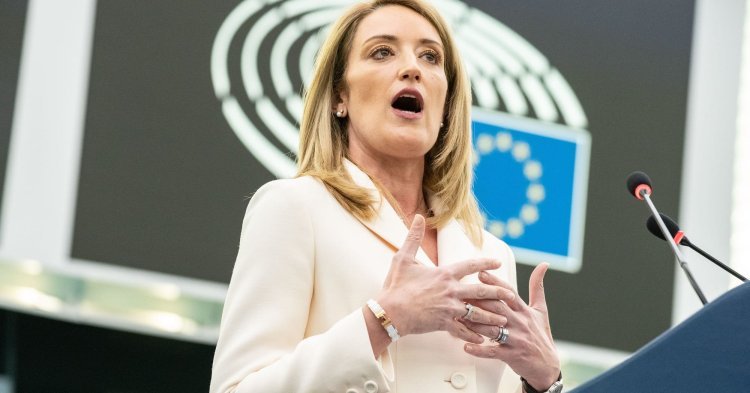 Eine junge Politikerin mit konservativer Haltung