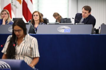 « Hubs de retour » : Une réforme qui externalise les retours migratoires hors de l'Union européenne