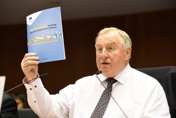 Karl-Heinz Lambertz : « En Belgique germanophone, toutes les décisions ont une incidence transfrontalière »