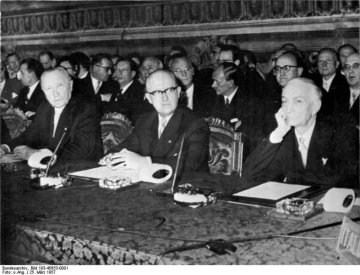 Un patto pre-costituzionale per l'unione politica federale dell'eurozona