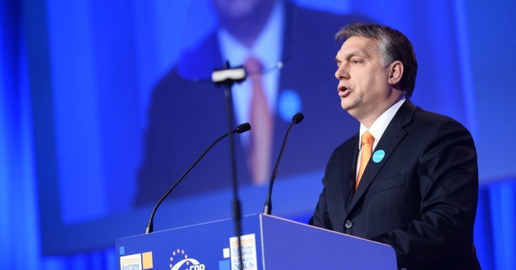 Orbáns Schaukelspiele