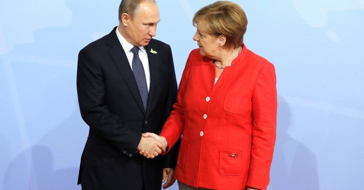 Rencontre Merkel – Poutine : le pragmatisme retrouvé de deux dirigeants esseulés ?
