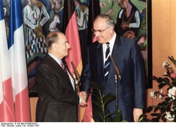 Genossen, Schluss mit der Deutschfeindlichkeit !