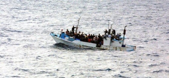 Pateras, Afganistán y migración: concurso de hipocresía entre la Home Office y la Place Beauvau