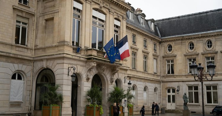 OPINION. Retirons les fonds européens aux mairies qui retirent leurs drapeaux européens ! 