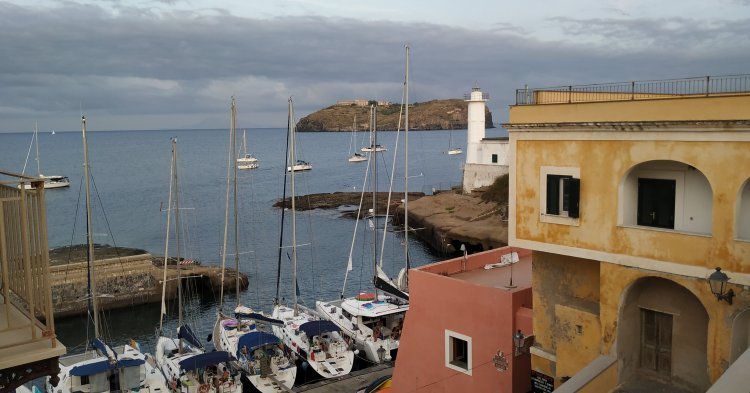 Perché “The Ventotene Lighthouse”