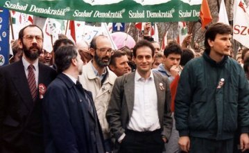 Democracy at the system change : A dream come true ?