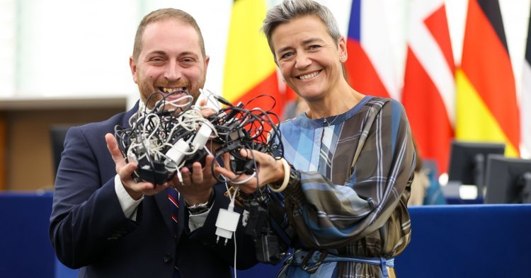 Le Parlement européen débranche le chargeur Apple