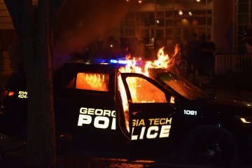 Ein landesweites Aufflammen unkontrollierter Polizeigewalt erschüttert die USA