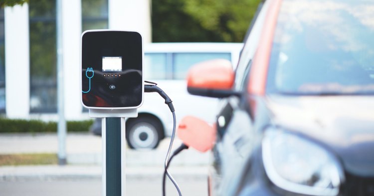 Guidare auto elettriche in Europa: le sfide della mobilità green (1/2)