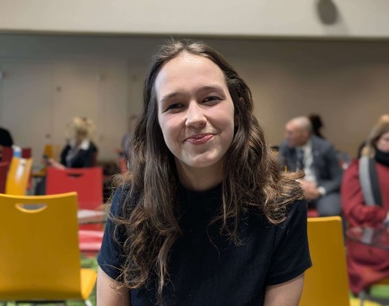 Rencontre avec Lena Schilling, la plus jeune eurodéputée du Parlement