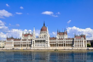 Neue Übersetzung : Élections législatives en Hongrie : une victoire qui pourrait rebattre les cartes pour l'Union européenne 