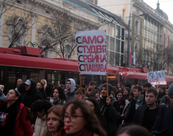 Entre démocratie et autocratie : la Serbie doit faire un choix