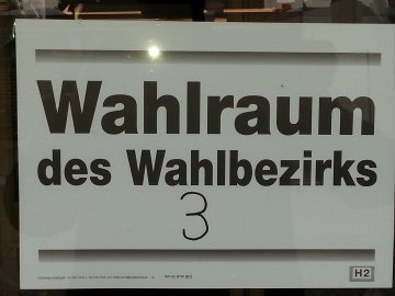 Wahlbeteiligung : Anhaltender Andrang an den Wahlurnen