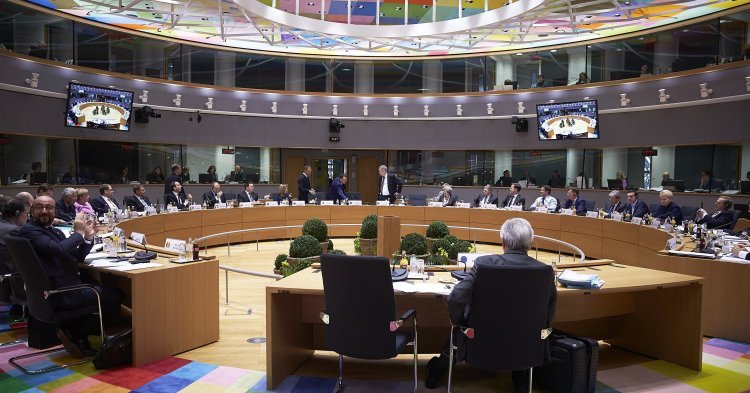 Le Courrier d'Europe : Le nouveau rapport du GIEC et l'interdiction des véhicules thermiques dans l'UE