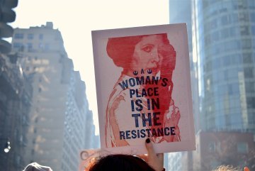 Giornata internazionale della donna, tra femminismo mainstream e Europa fortezza 