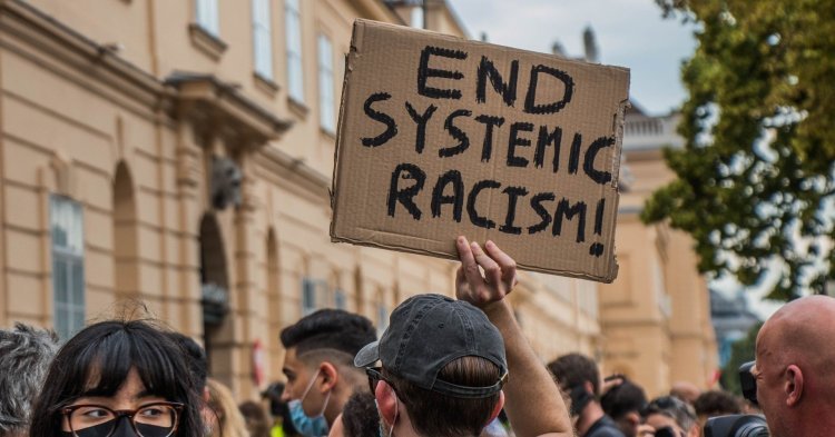 „Die Mehrheitsgesellschaft muss des Systems genauso überdrüssig sein wie Betroffene.“