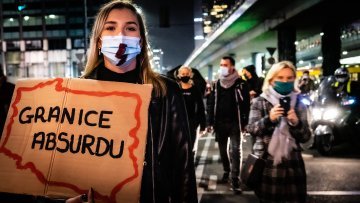 Black protests in Poland : Women's strike or objection towards the government ?