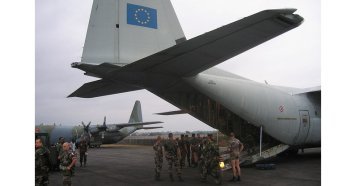 Proposition pour la constitution d'une force armée européenne grâce à la coopération renforcée.