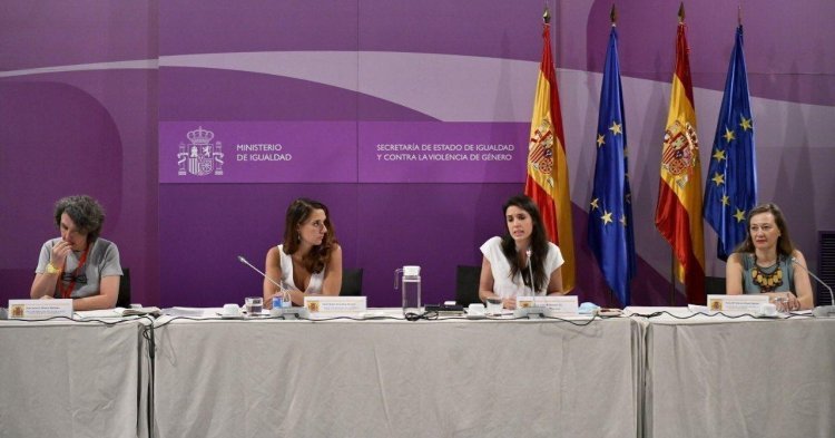 Le Courrier d'Europe : Irene Montero Gil, une ministre espagnole en pleine ascension