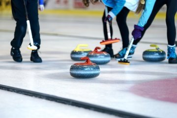La pierre de curling, d'une île d'Écosse aux compétitions du monde entier