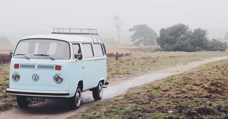 Quand la voiture devient un enjeu politique : de la dépendance automobile à l'euroscepticisme rural