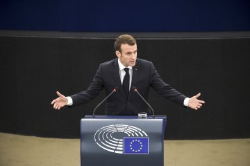 Emmanuel Macron face à l'Europe : le défi de la refondation et de l'autorité 