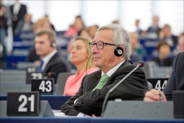 Avec Jean-Claude Juncker, la Commission européenne fait des vagues politiques