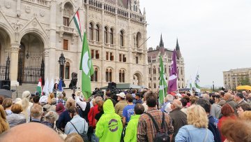 Orban's Tactics and EU's Dilemma : Addressing Hungary's Challenges