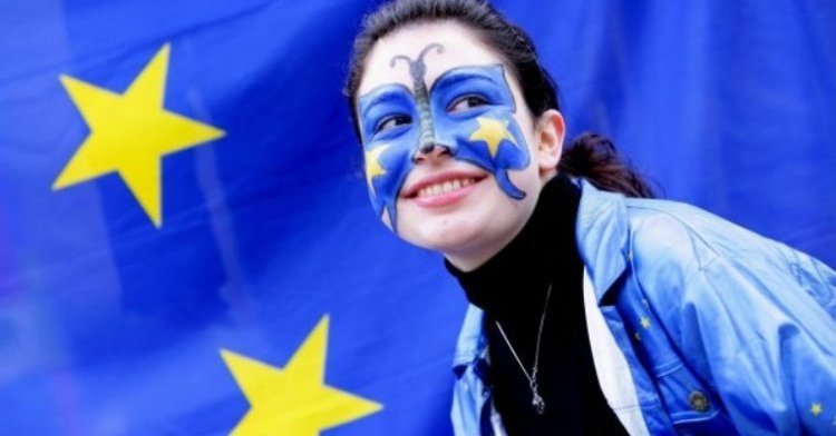 9 May should be public holiday for all Europeans