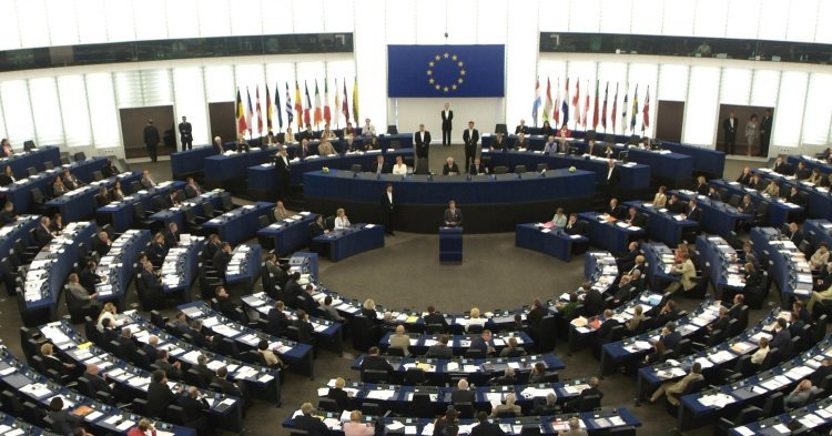 The European Parliament : partner or disruptor in European foreign policy making ?