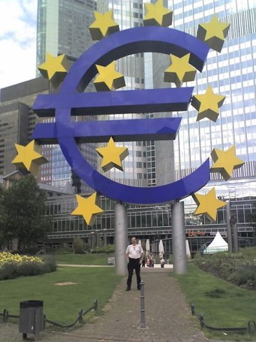 A Short History of the euro.