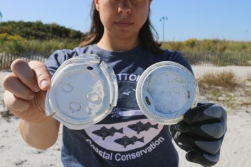 Il mar Mediterraneo rischia di annegare nella plastica
