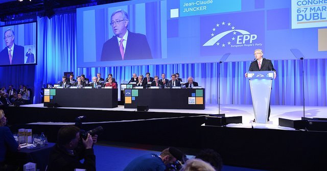 Jeu, set et match : le Conseil européen choisit la voie de la démocratie et nomme Jean-Claude Juncker à la tête de la Commission européenne